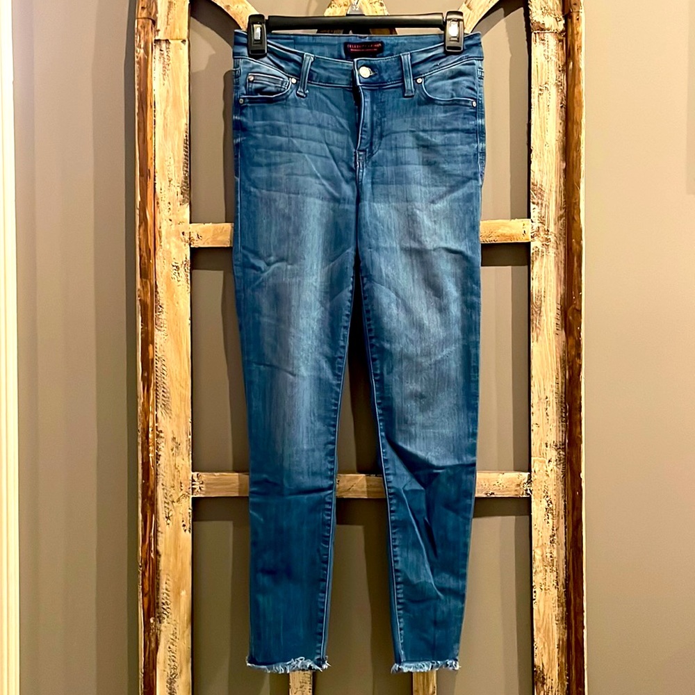 Raw hem Skinny Jean